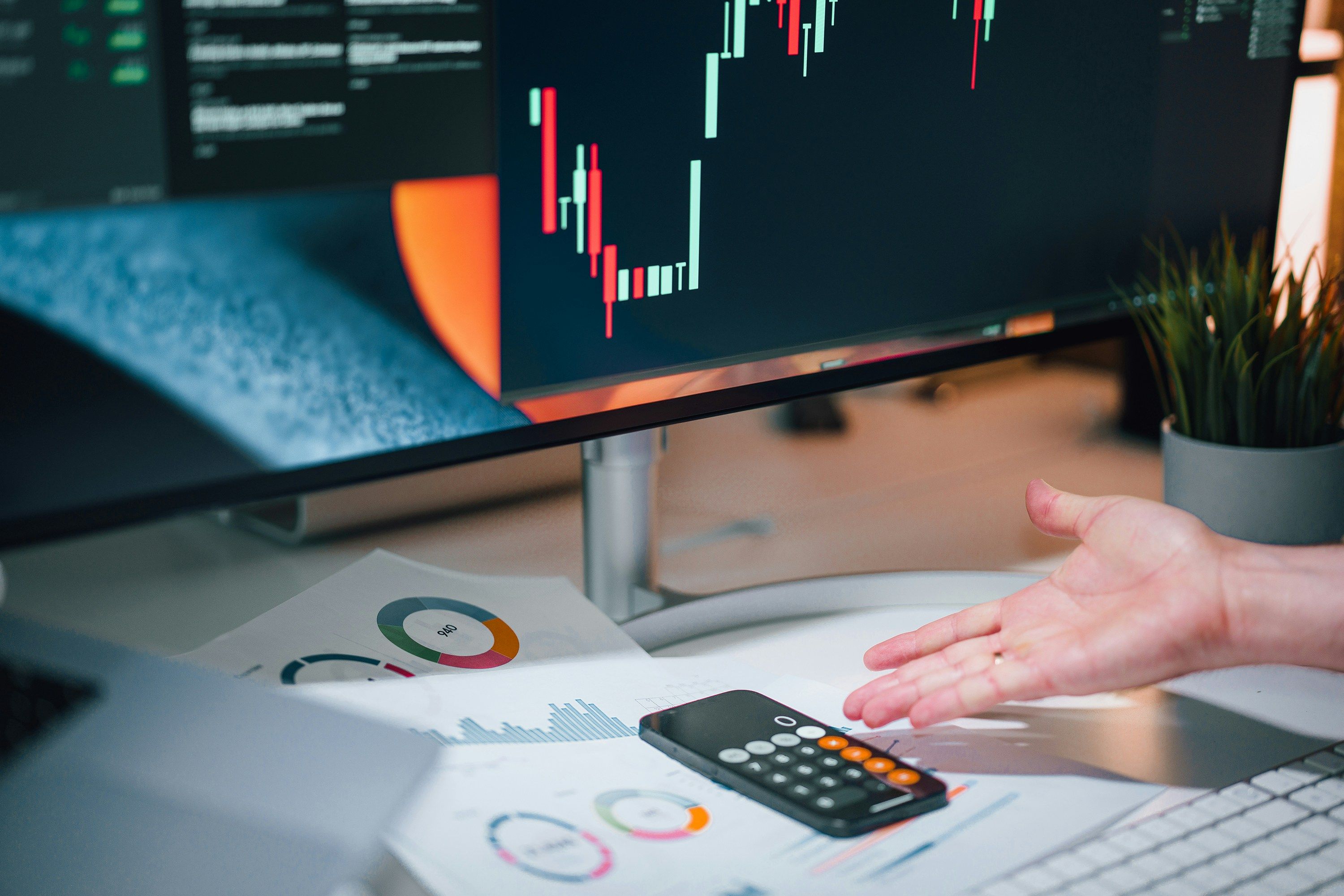 Hut 8의 데이터 센터 전환과 XRP 고래의 매집: 2026년 7월 시장 분석